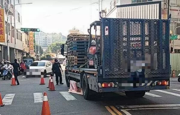 ▲彰化市中民街與中正路口發生死亡車禍。（圖／民眾提供）