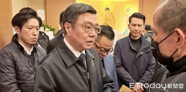 ▲基隆勇消詹能傑2／3公祭　卓揆赴靈堂表敬意。（圖／記者郭世賢翻攝）