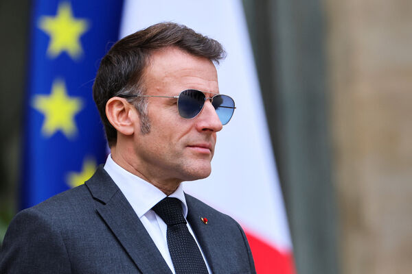 ▲▼法國總統馬克宏（Emmanuel Macron）戴著法國奢侈品牌Henry Jullien定價高達659歐元的墨鏡出席達沃斯經濟論壇。（圖／路透）