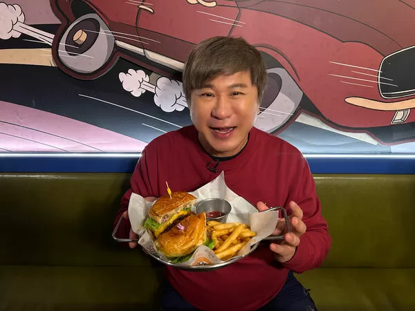 ▲胡瓜稱吃美食是職業傷害。（圖／下面一位）