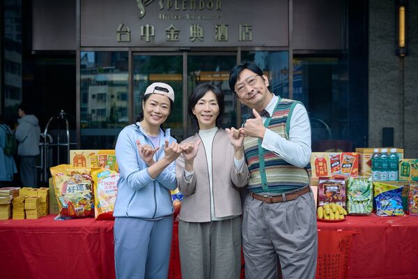 ▲《哥哥可以跟我打勾勾嗎》開鏡，鄒暟澐、滕韋煦、法比歐、李佳芯、萬芳、九孔、方意如。（圖／柒拾陸號原子提供）