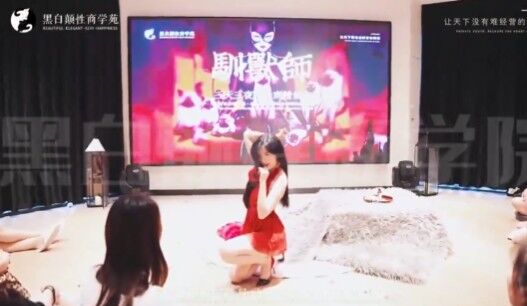 ▲▼周媛開設的學院設情境實戰房、教Dirty talk與親密互動。（翻攝自Ｘ）