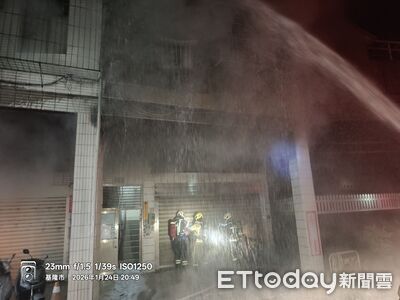 快訊／基隆宅竄火舌傳爆炸聲！疑車輛起火　屋主趕抵現場