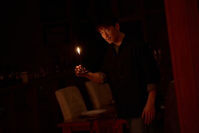 《鬼靈居》開鏡祭壇「離奇發爐」竄火舌　女星驚：有紅指甲摸我臉