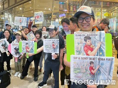 101觀景台擠爆百人！粉絲自製霍諾德喝珍奶爬101海報應援