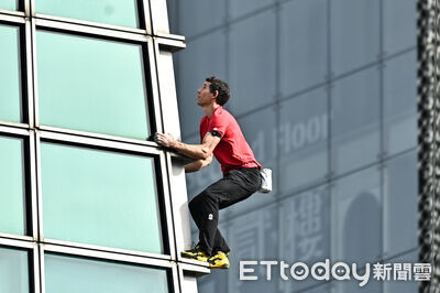 霍諾德登101　突定格調整耳機「竟是在挑歌曲」！歌單曝光