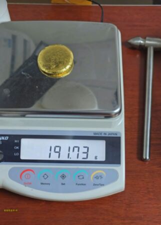 ▲▼sim卡煉金術師！陸男煉出191公克黃金　價值約50萬元。（圖／翻攝微博）