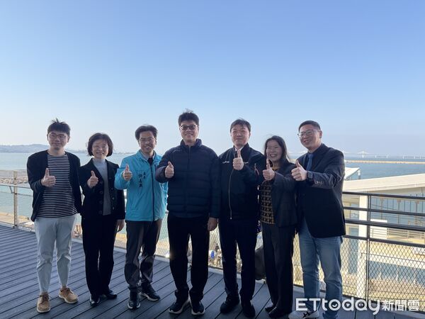 ▲▼邱垂正視察金門港旅運中心。（圖／記者鄭逢時攝）