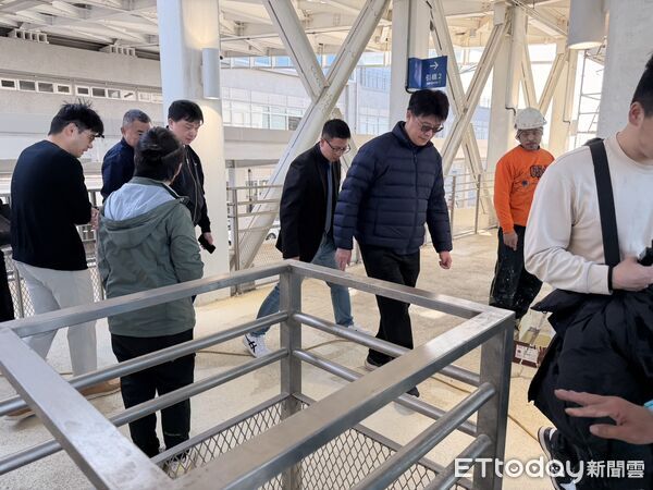 ▲▼邱垂正視察金門港旅運中心。（圖／記者鄭逢時攝）