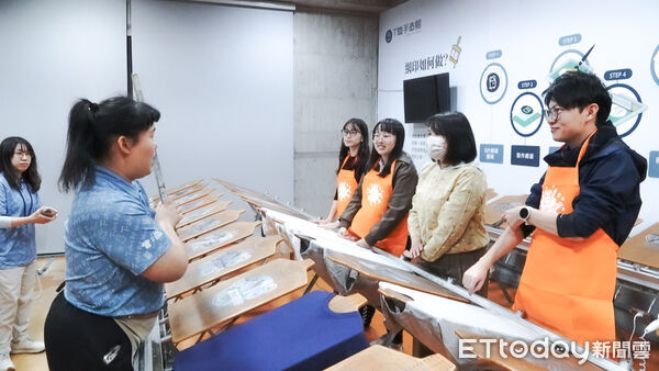 大港青年實習時尚設計生 縮短產學落差於「T恤手造館」