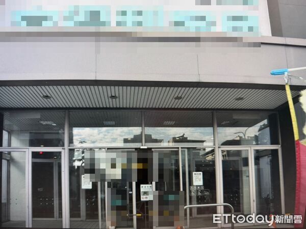 ▲台南市警察局第二分局接獲報案，知名日系二手百貨凌晨遭破門行竊，警方調閱監視器畫面，已鎖定特定對象全力追查中。（記者林東良翻攝）