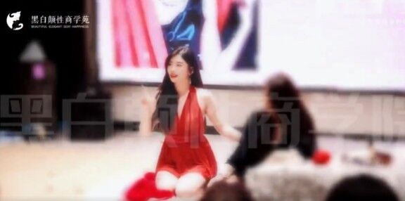 ▲▼周媛開設的學院有許多導師。（翻攝自Ｘ）