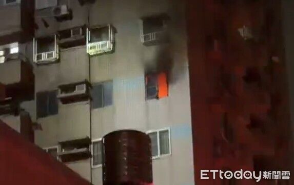 ▲台南一棟17樓建築物的7樓住宅發生火警。（圖／記者林東良翻攝）