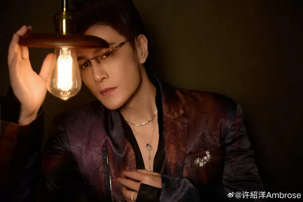 ▲▼「偶像劇男神」許紹洋私人行程被目擊！下半身1亮點網虧暴發戶。（圖／翻攝自微博）