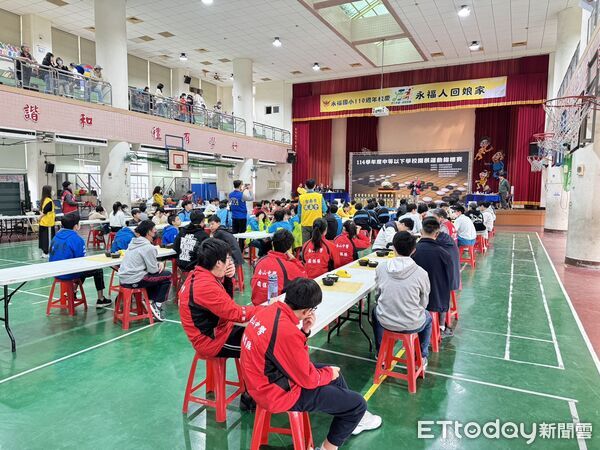 ▲114學年度中等以下學校圍棋運動錦標賽在台南市永福國小舉行，全國中小學圍棋好手齊聚對弈，場上氣氛專注緊張。（記者林東良攝，下同）