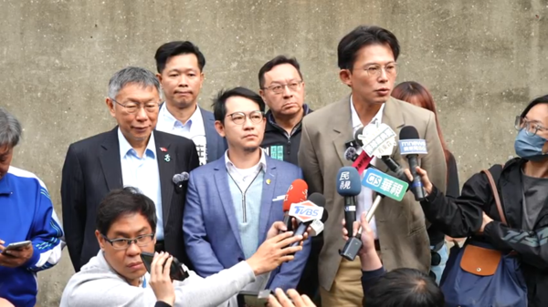 ▲黃國昌、柯文哲25日上午在高雄受訪。（圖／民眾黨提供）