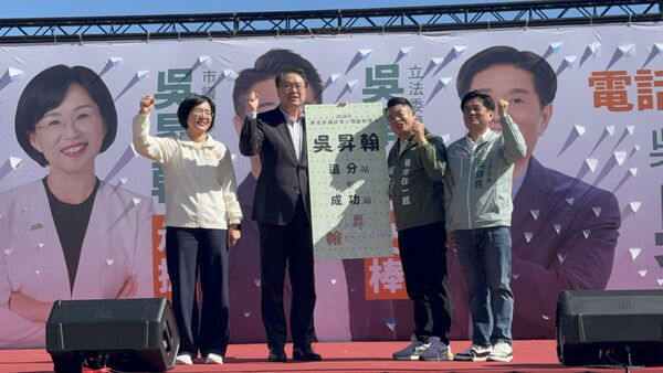 ▲▼民進黨立委、新北市長參選人蘇巧慧（左1）在民進黨立委吳琪銘兒子吳昇翰造勢上同框民進黨前秘書長林右昌（左2）。（圖／立委吳琪銘國會辦公室提供）