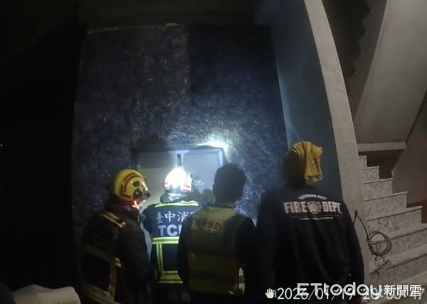 ▲看屋變驚魂！台中夫妻受困豪宅電梯險崩潰。（圖／記者游瓊華翻攝）