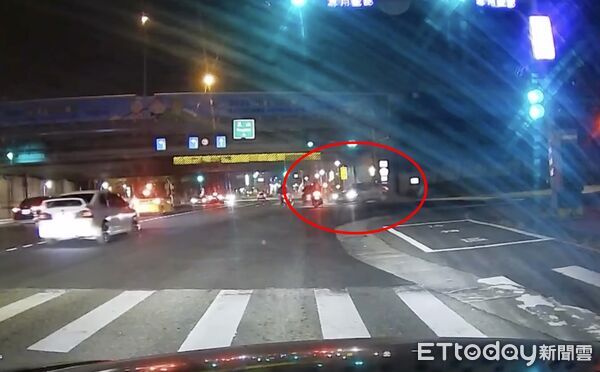 ▲▼國道玩命關頭。（圖／記者許宥孺翻攝）