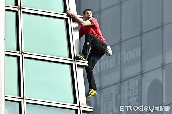 ▲▼美國自由攀岩名將霍諾德（Alex Honnold）於台灣時間25日挑戰徒手攀登台北101。（圖／記者李毓康攝）