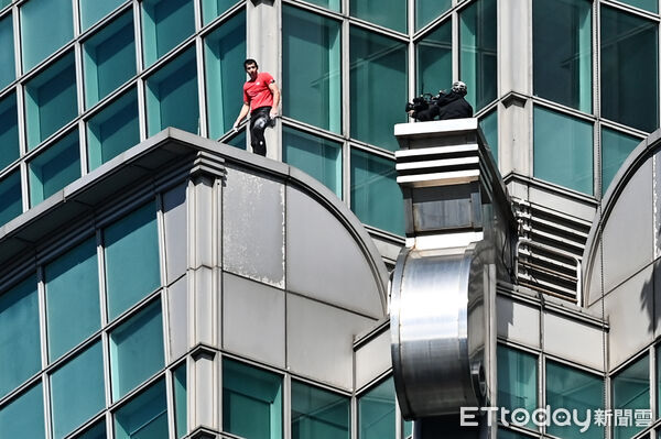 ▲▼美國自由攀岩名將霍諾德（Alex Honnold）於台灣時間25日挑戰徒手攀登台北101。（圖／記者李毓康攝）