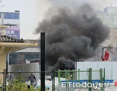 網傳「高雄火車站起火」　真相是...工地發電機火警竄濃煙