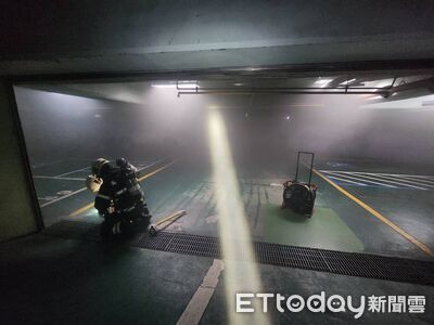 快訊／高雄明誠中學晚間火警！地下室機房湧濃煙　消防急衝現場