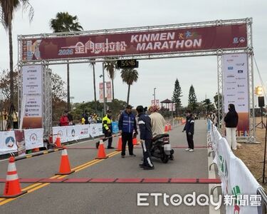 隱藏版亞軍？金門馬終點驚見「花環騎士」亂入