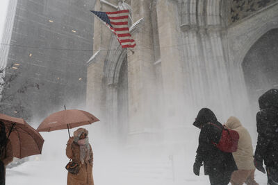 華府與17州緊急狀態!強烈風暴襲美 近百萬戶停電逾萬航班取消