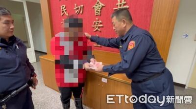 以為今天白跑...台中外送員掉落萬元鈔心都涼了　還好警察撿到