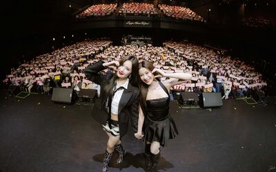 泰百千萬女神CP來台！Jane當眾調情「私房景點是我家」　阿嬤坐台下⋯Kao秒變乖