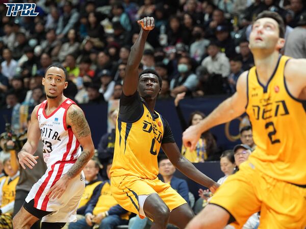 ▲臺北台新戰神梅克、雷蒙恩、錢肯尼，新北中信特攻馬可、阿巴西。（圖／TPBL提供）