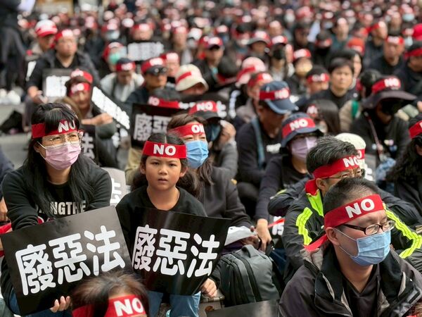 ▲▼全國教師工會總聯合會發起「廢惡法、救教育」行動，號召逾千名教師上街。（圖／全教總提供）