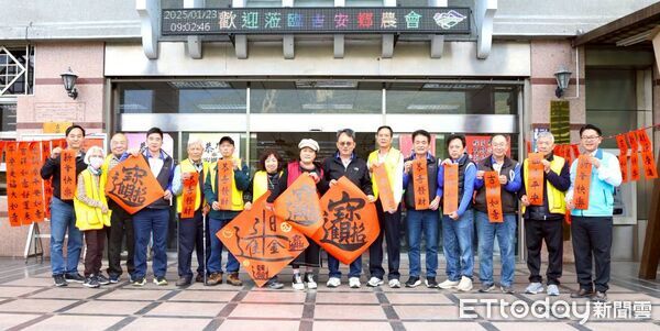 ▲花蓮吉安鄉辦理12場次現場揮毫贈春聯活動。（圖／吉安鄉公所提供，下同）