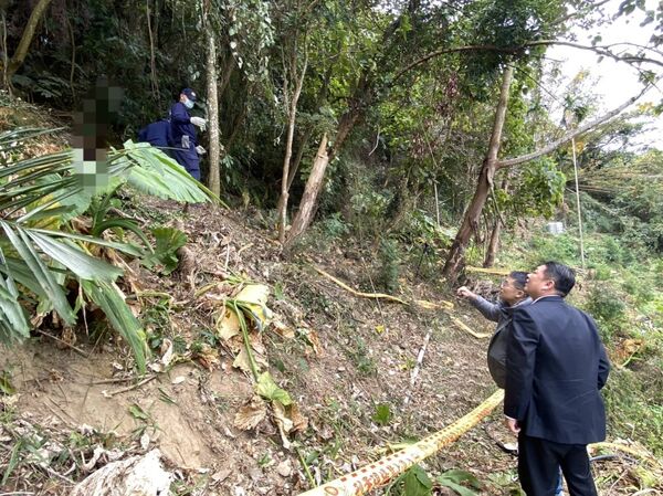 ▲▼台中二寶媽山區失蹤10年，早成白骨，當天離家前擁抱媽媽無聲訣別。（圖／民眾提供，下同）