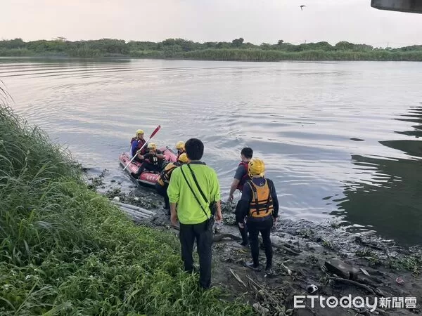 ▲▼             屏東龍港大橋一名女子墜橋身亡。（圖／記者陳崑福翻攝，下同）