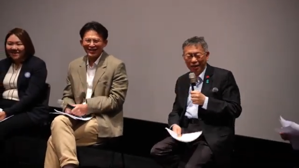 ▲柯文哲、黃國昌25日上午到高雄出席民眾黨「守護南方希望『高雄轉型、青年未來』青年論壇」。（圖／民眾黨提供）