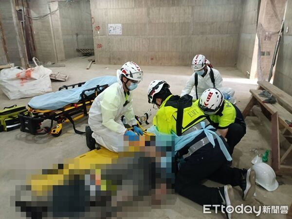 ▲▼外籍移工從7樓電梯井墜落至B1，當場失去生命跡象。（圖／記者楊永盛翻攝）