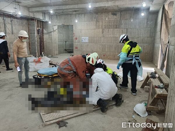 ▲▼外籍移工從7樓電梯井墜落至B1，當場失去生命跡象。（圖／記者楊永盛翻攝）