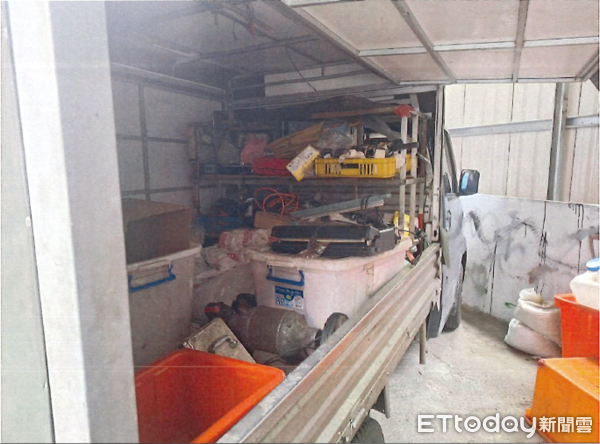 ▲▼豬肉販林男將3萬1零錢丟在車上，遭黃男趁深夜偷走花完。（圖／記者陸運陞翻攝）