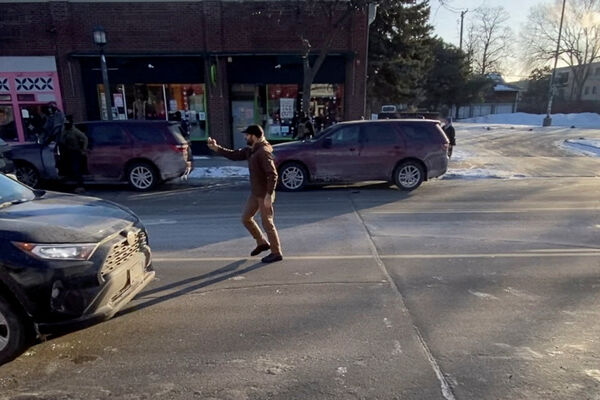 ▲▼美國明尼蘇達州明尼阿波利斯市37歲護理師普雷蒂（Alex Pretti）在聯邦執法行動中遭開槍擊斃，事件引發爭議。（圖／路透）