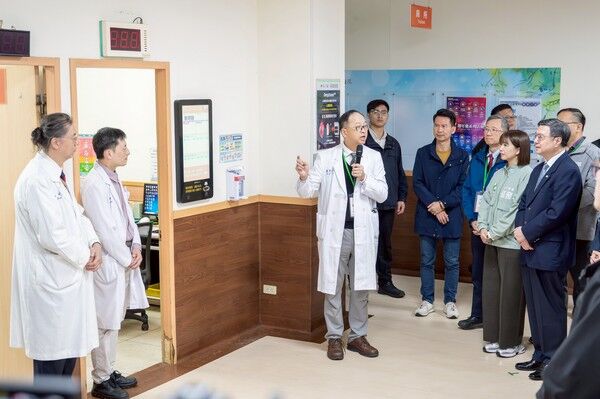 ▲卓榮泰訪視大園敏盛醫院