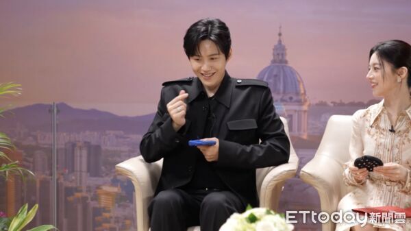 ▲金宣虎、高允貞唸「ㄅㄆㄇ」反應超暖。（圖／Netflix提供）