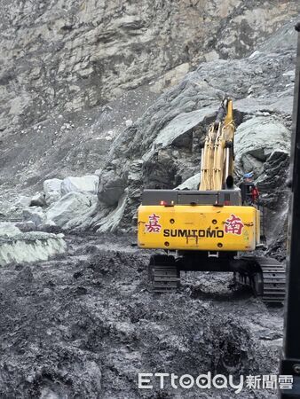 ▲馬太鞍溪堰塞湖降挖施工前湖水情況。（圖／花蓮分署提供，下同）