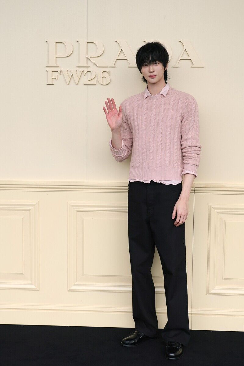 2026秋冬米蘭男裝週名人一覽：陳偉霆登伸展台走秀、許光漢和Karina同場亮相