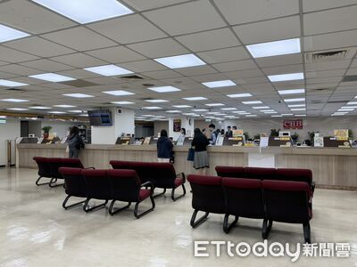 三立採訪車橫空插入　彰銀吉林分行現況曝光