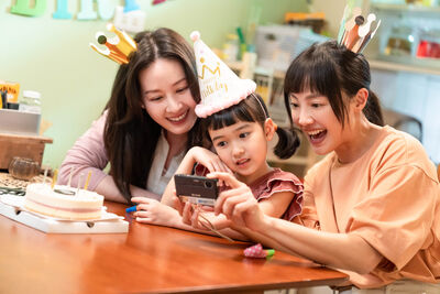 陳意涵跟她對到眼就哭爆！《陽光女子》曾愷玹粉絲「排隊求收養」