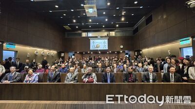 楊進添新書發表歷任外長大集合　朱立倫自嘲「立委都是做壞事的」