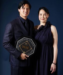 大谷翔平甜蜜護送！真美子晚宴黑色大衣賣翻　全尺寸缺貨