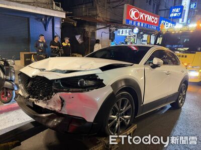 快訊／內湖民權大橋4車連環撞　肇事女駕駛送醫